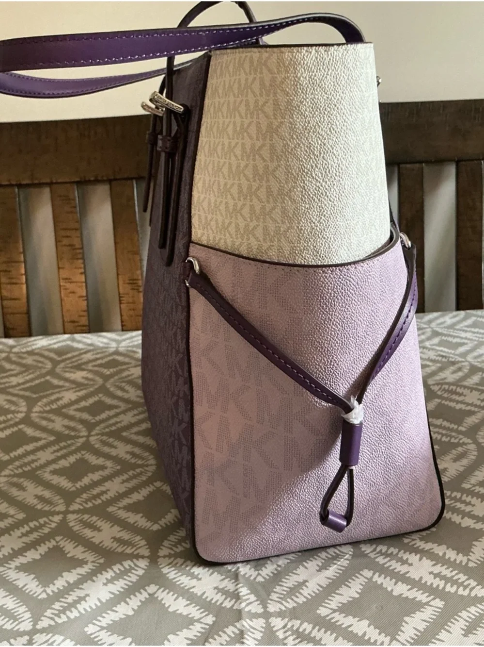 Michael Kors Voyager Large EW Tote Dark Purple Multi NWT $398 - Picture 2 of 16